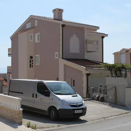 Апартаменты With A Parking Space - 6694 Макарска