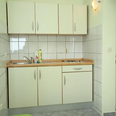 With A Parking Space - 6694 Apartamento Makarska