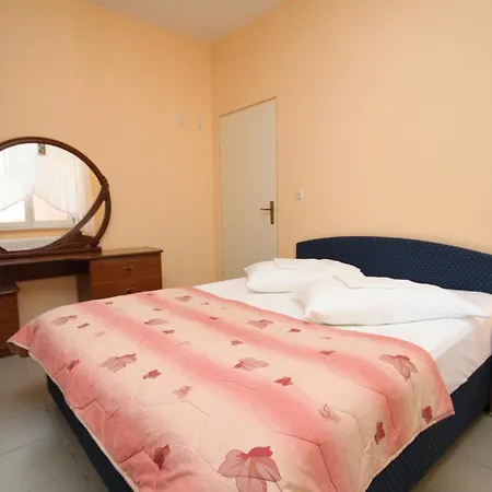 Apartamento With A Parking Space - 6694 Makarska