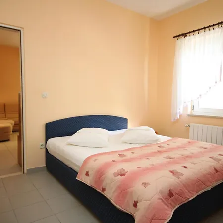 Apartamento With A Parking Space - 6694 Makarska